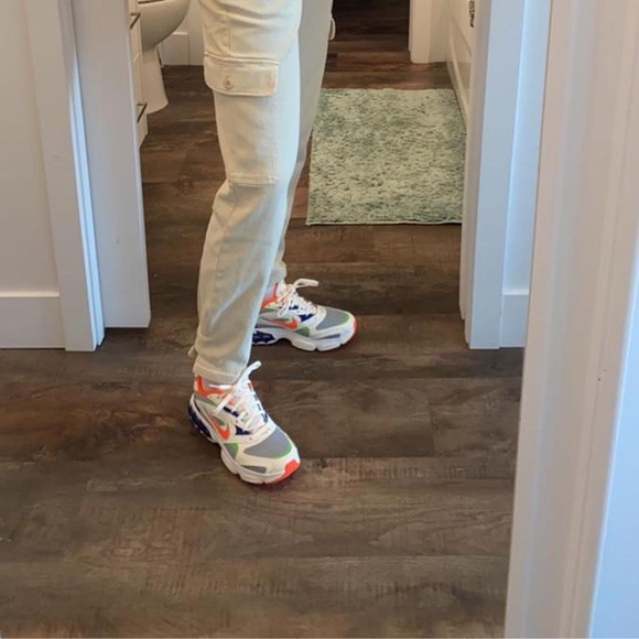 NIKE SNEAKERS - PERFECT CONDITION - Picture 4 of 4